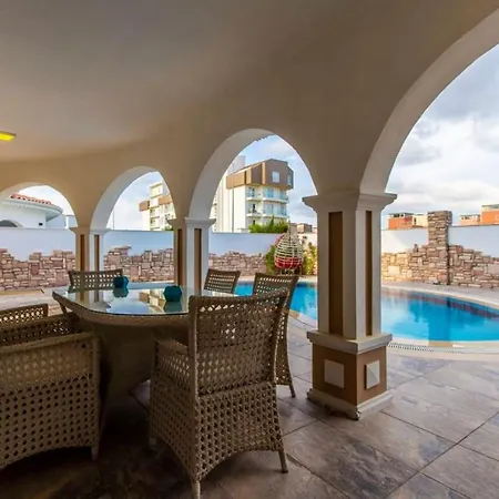 Luxurious With Private Pool In Antalya Villa